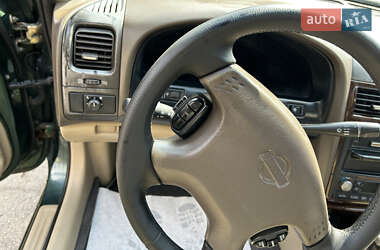 Седан Nissan Maxima 2000 в 