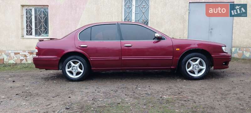 Седан Nissan Maxima 1995 в Дачном