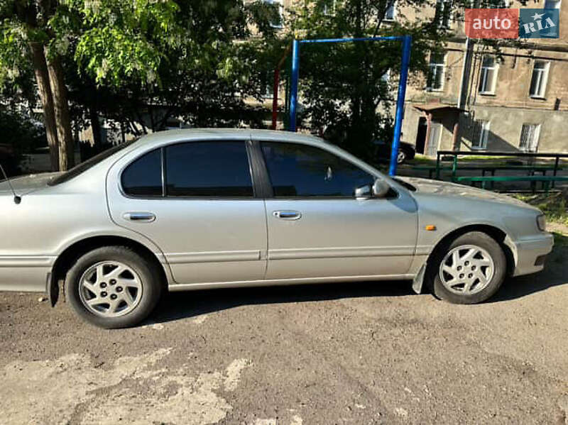 Седан Nissan Maxima 1998 в 