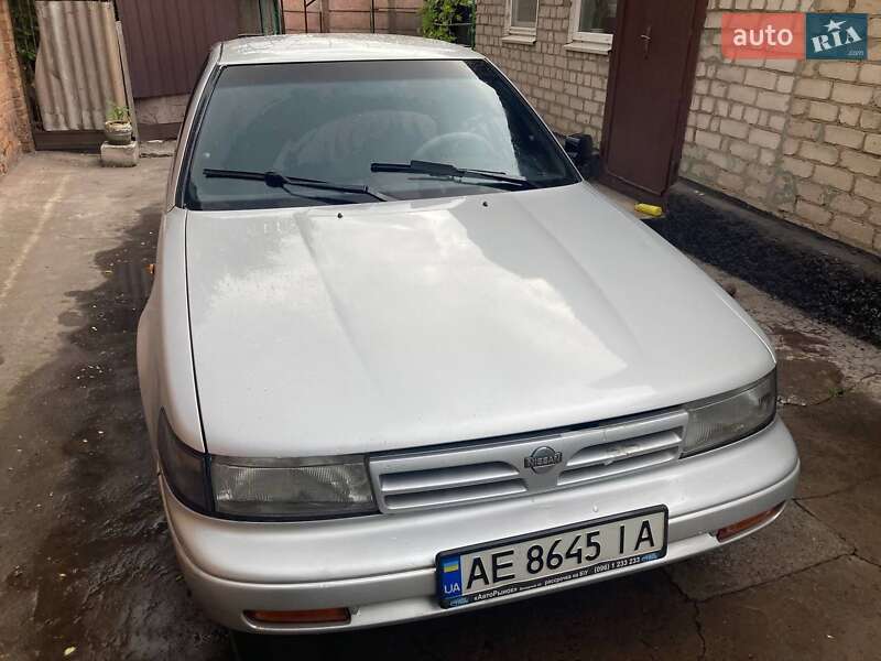 Седан Nissan Maxima 1992 в Кривом Роге