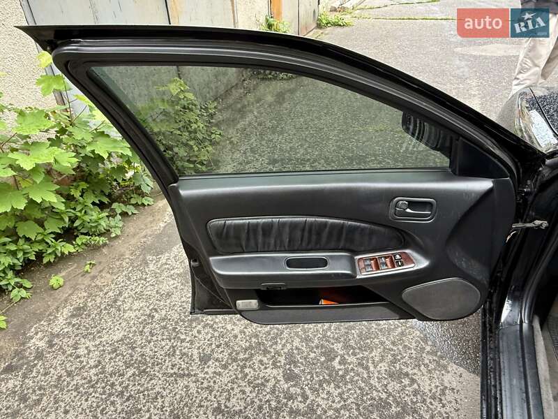 Седан Nissan Maxima 1996 в Одессе