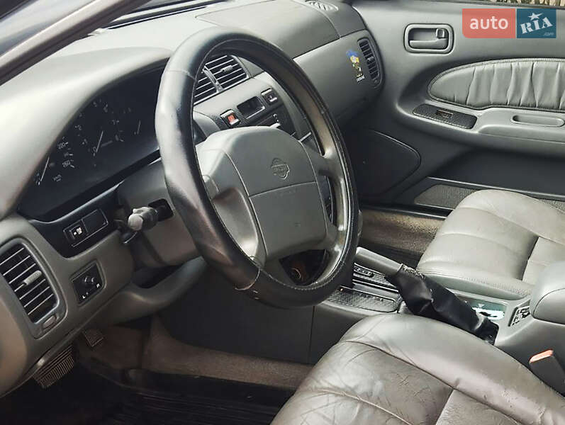 Седан Nissan Maxima 1996 в Одессе