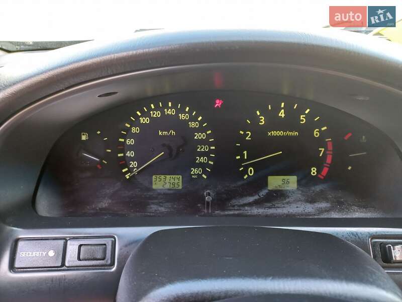Седан Nissan Maxima 2002 в Миргороде