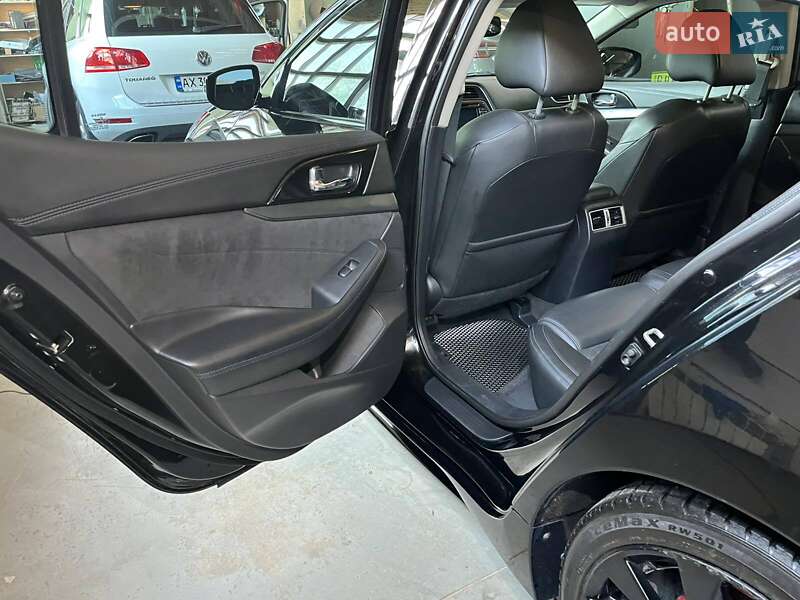 Седан Nissan Maxima 2015 в Львові