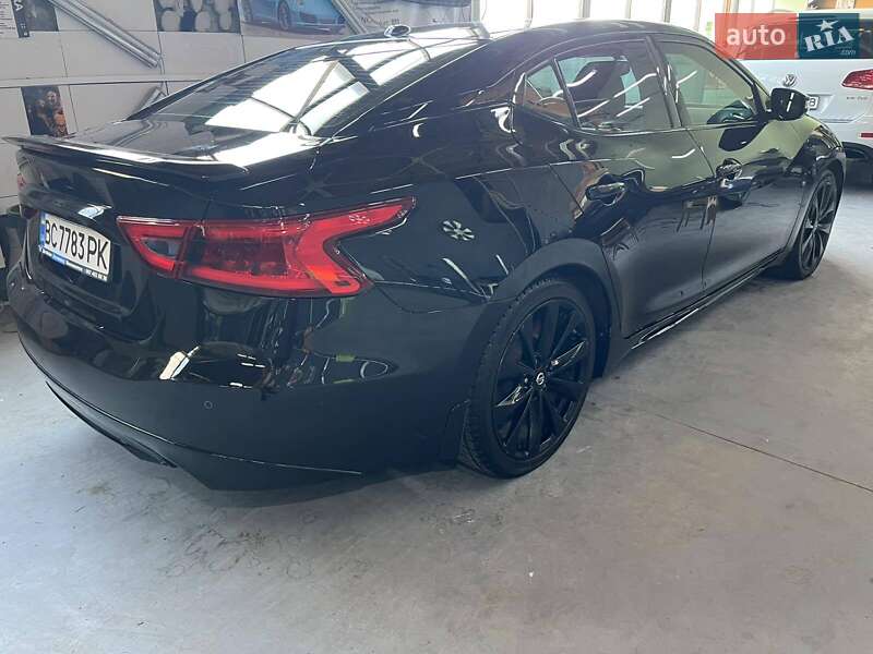 Седан Nissan Maxima 2015 в Львові