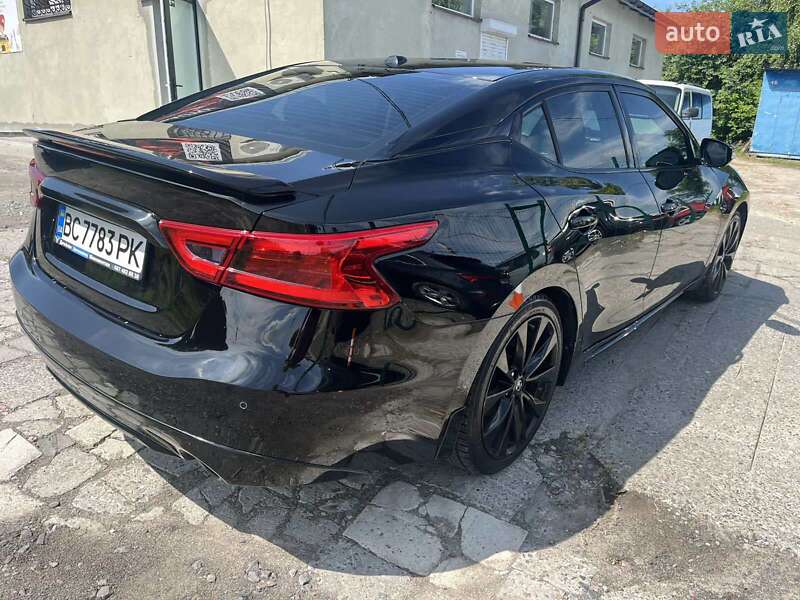 Седан Nissan Maxima 2015 в Львові