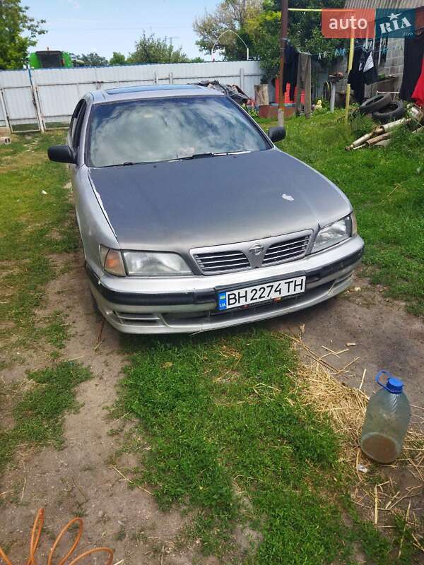 Седан Nissan Maxima 1999 в Знаменке