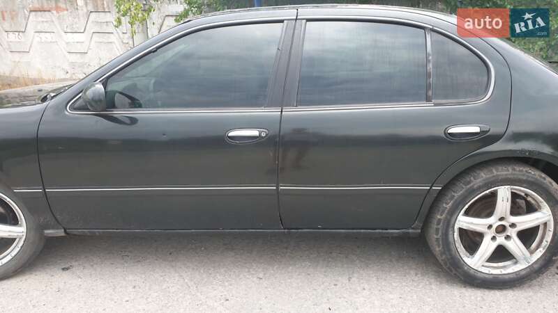 Седан Nissan Maxima 1996 в Днепре