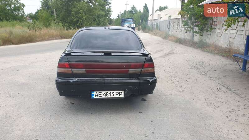 Седан Nissan Maxima 1996 в Днепре