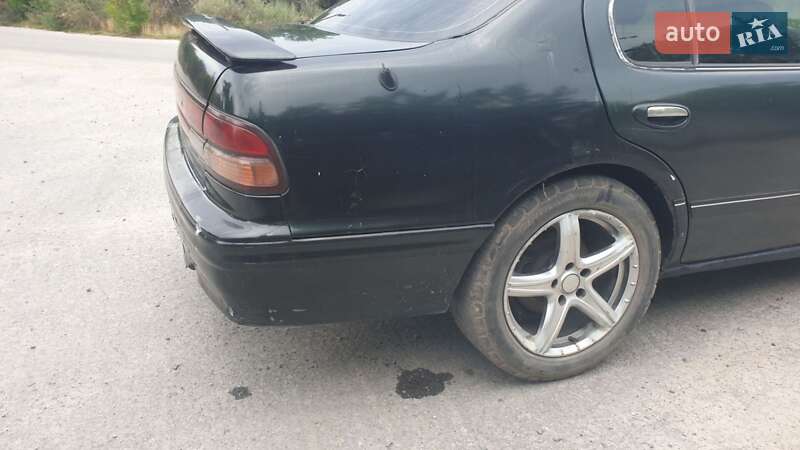 Седан Nissan Maxima 1996 в Днепре