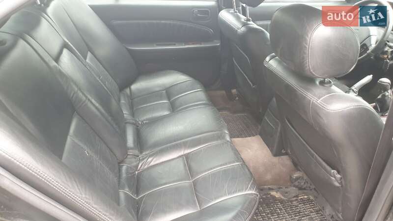 Седан Nissan Maxima 1996 в Днепре