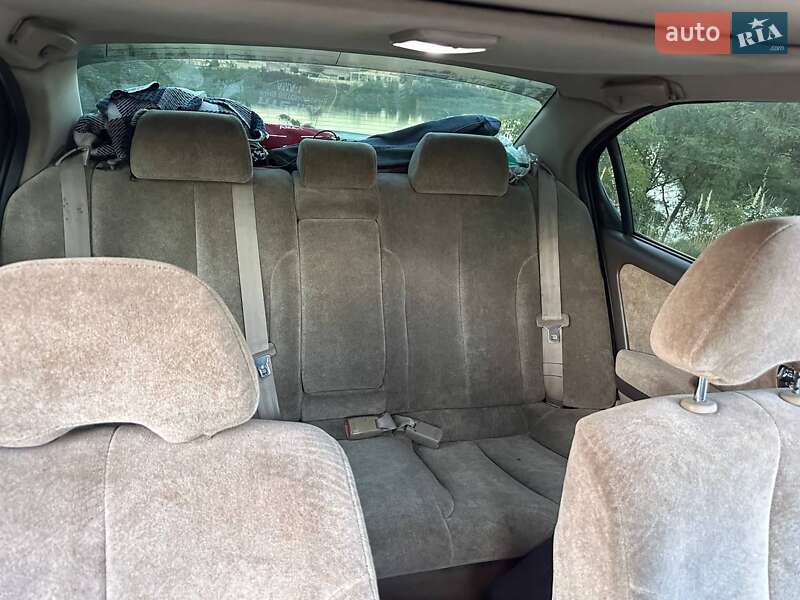 Седан Nissan Maxima 2000 в Днепре