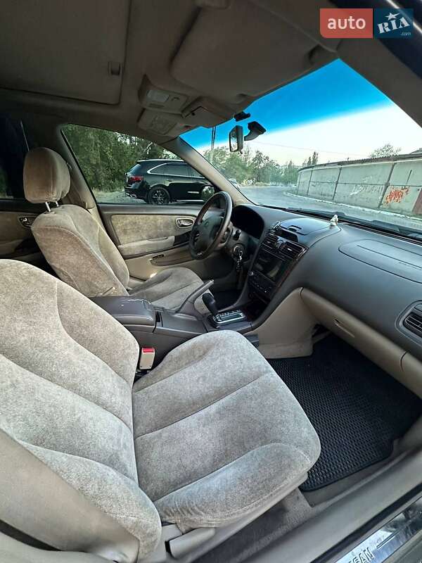 Седан Nissan Maxima 2000 в Днепре