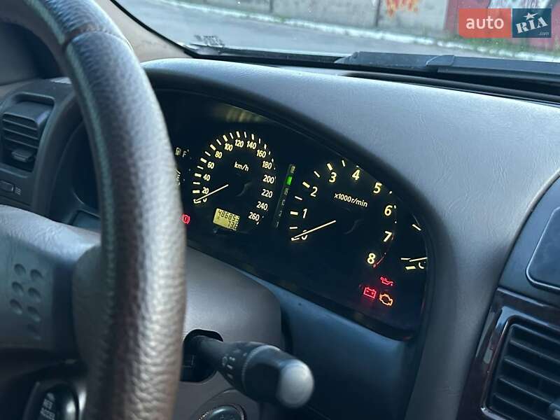 Седан Nissan Maxima 2000 в Днепре