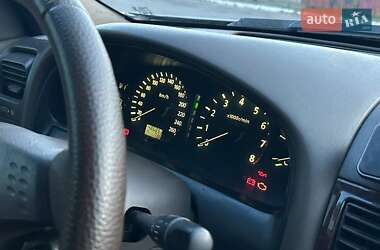 Седан Nissan Maxima 2000 в 