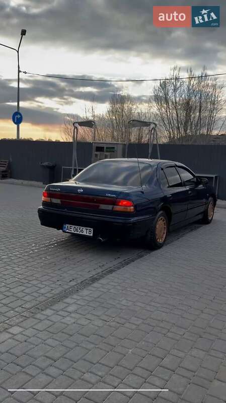 Седан Nissan Maxima 1997 в Днепре
