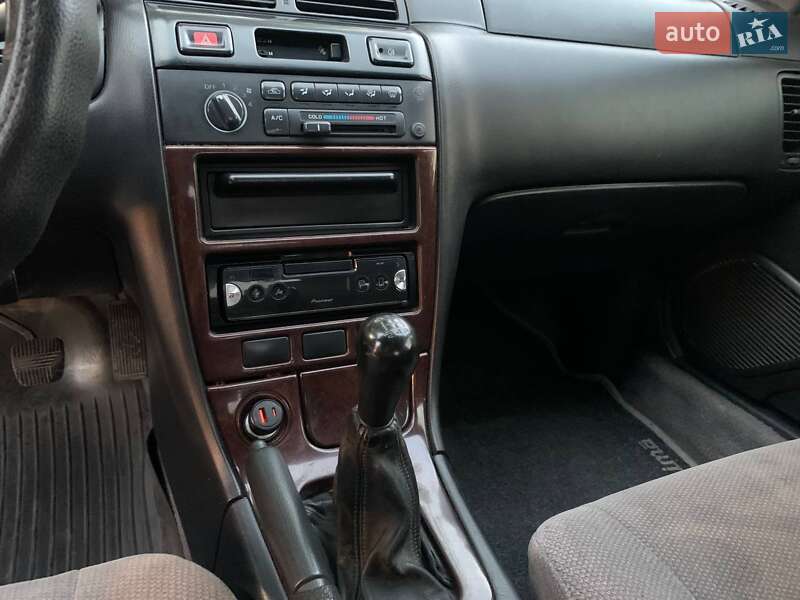 Седан Nissan Maxima 1997 в Днепре