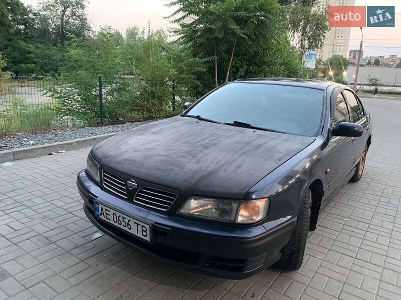 Седан Nissan Maxima 1997 в Днепре
