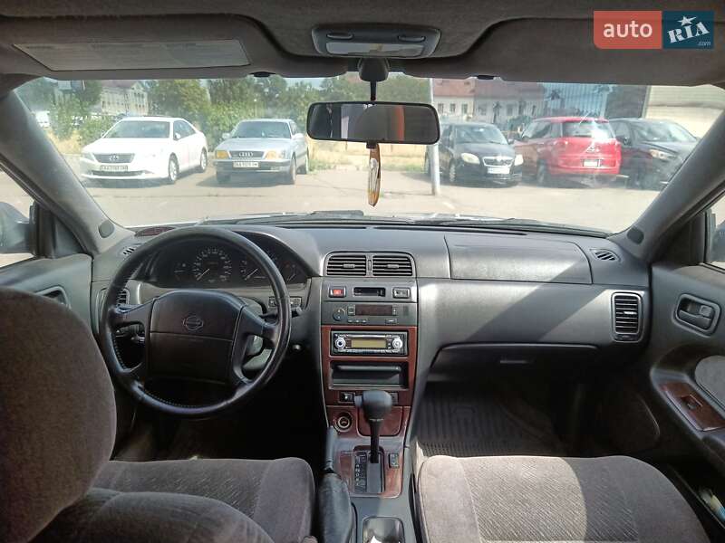 Седан Nissan Maxima 1996 в Києві