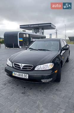 Седан Nissan Maxima 2003 в Побужском