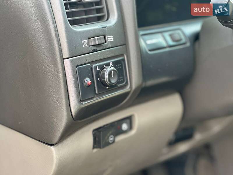 Седан Nissan Maxima 2002 в Ужгороде