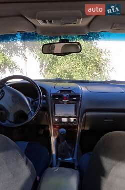 Седан Nissan Maxima 2002 в Понінці