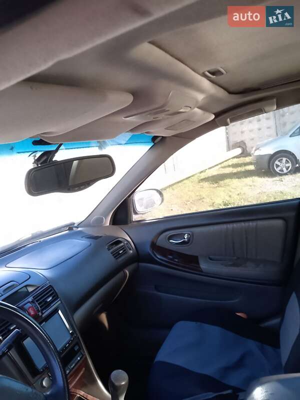 Седан Nissan Maxima 2002 в Понинке