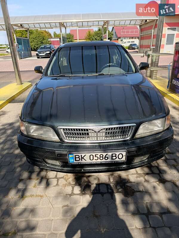 Седан Nissan Maxima 1997 в Ровно