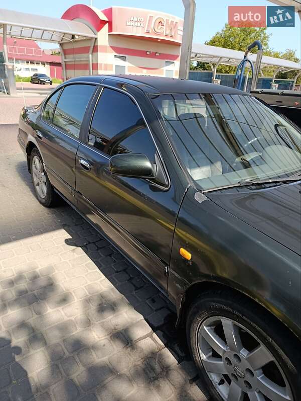 Седан Nissan Maxima 1997 в Ровно