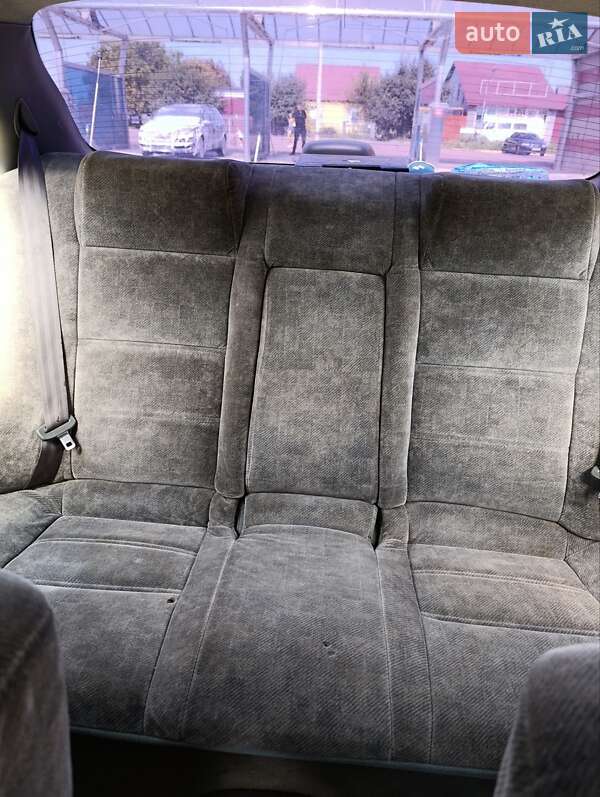 Седан Nissan Maxima 1997 в Ровно