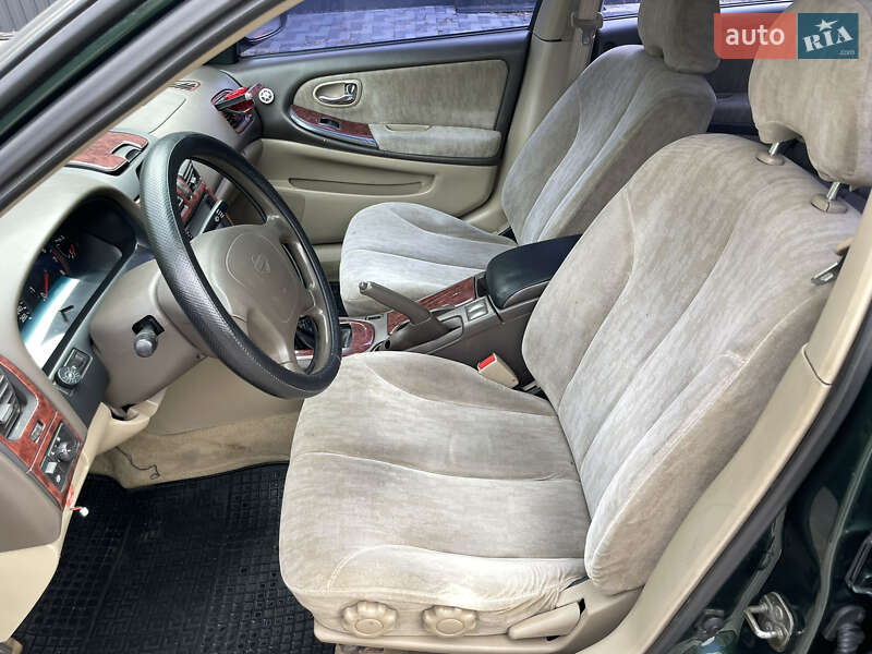 Седан Nissan Maxima 2000 в Києві