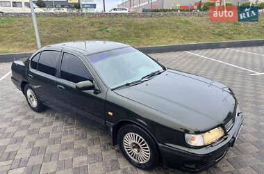 Седан Nissan Maxima 1996 в Киеве