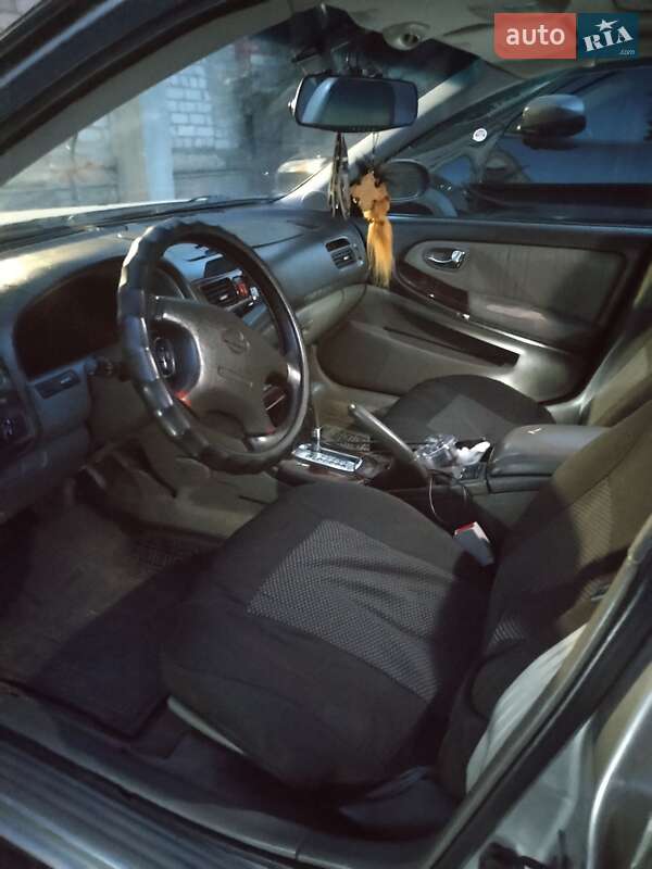 Седан Nissan Maxima 2002 в Днепре