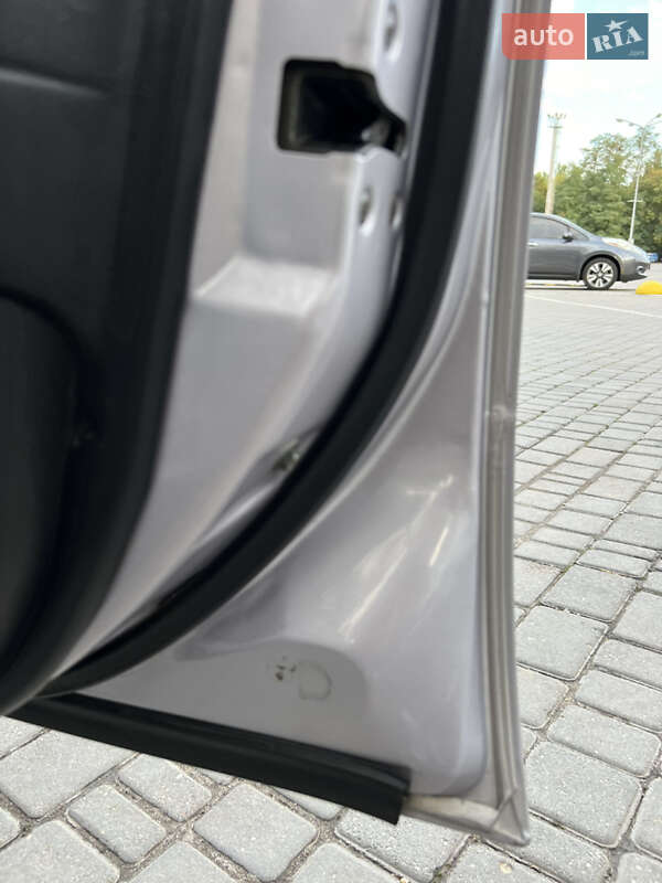 Седан Nissan Maxima 1995 в Одессе