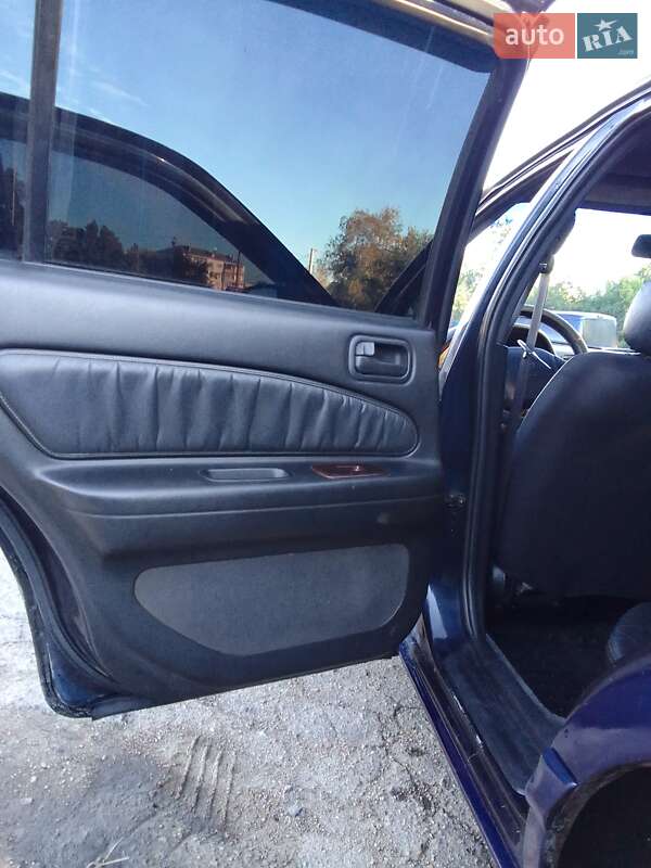 Седан Nissan Maxima 1996 в Измаиле