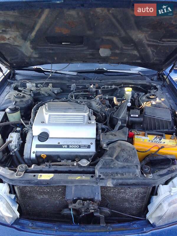 Седан Nissan Maxima 1996 в Измаиле