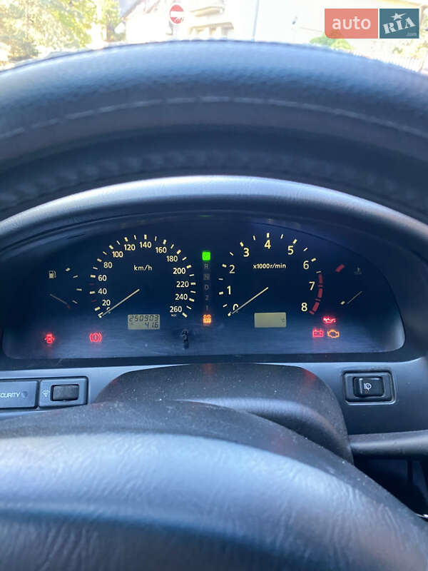 Седан Nissan Maxima 2004 в Ужгороде