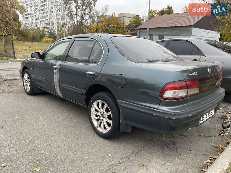 Седан Nissan Maxima 1999 в Киеве