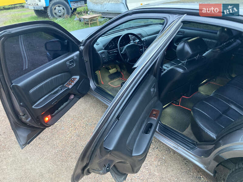 Седан Nissan Maxima 1996 в Одесі