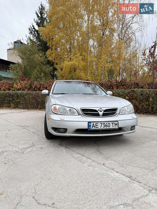 Седан Nissan Maxima 2000 в Никополе