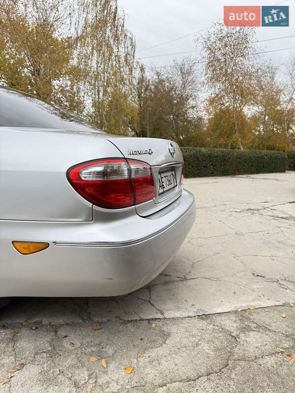 Седан Nissan Maxima 2000 в Никополе