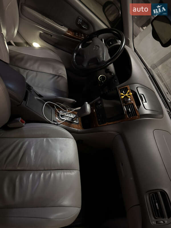 Седан Nissan Maxima 2003 в Львове