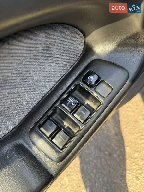 Седан Nissan Maxima 1998 в Харькове