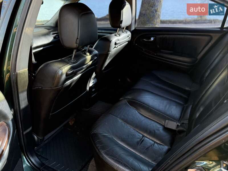 Седан Nissan Maxima 2001 в Ровно