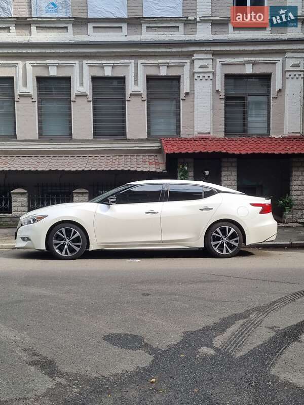 Седан Nissan Maxima 2016 в Киеве