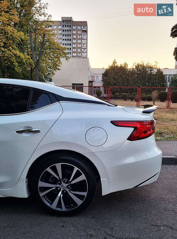 Седан Nissan Maxima 2016 в Киеве