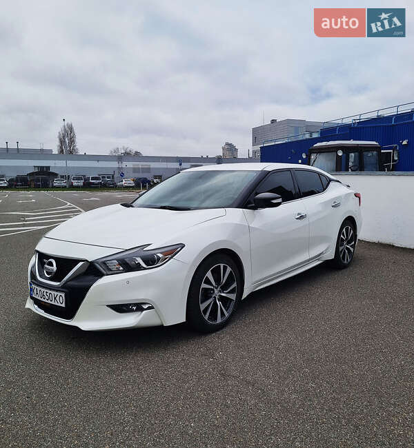 Седан Nissan Maxima 2016 в Киеве