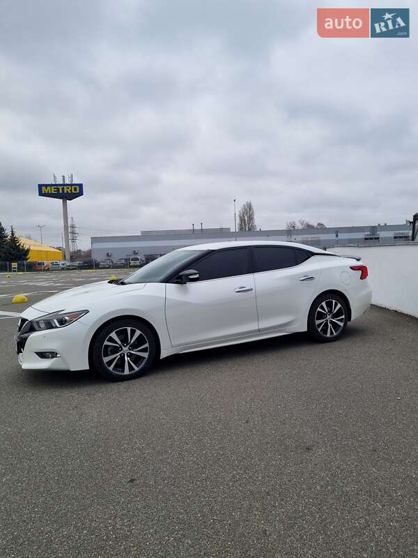 Седан Nissan Maxima 2016 в Киеве