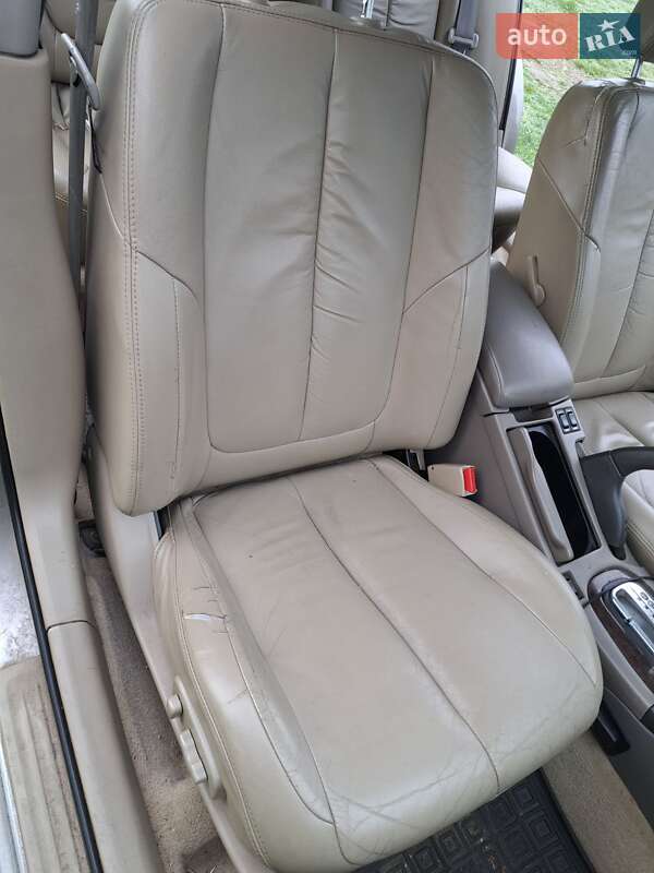 Седан Nissan Maxima 2001 в Черноморске