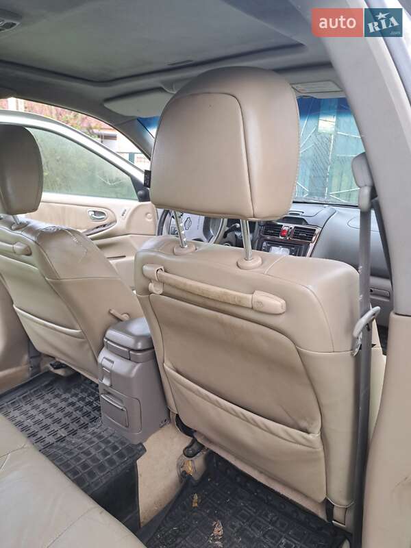 Седан Nissan Maxima 2001 в Черноморске